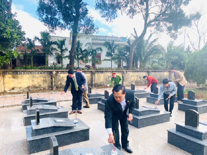 Le vieng Nghia trang Liet sy huyen nhan dip tet nguyen dan 2